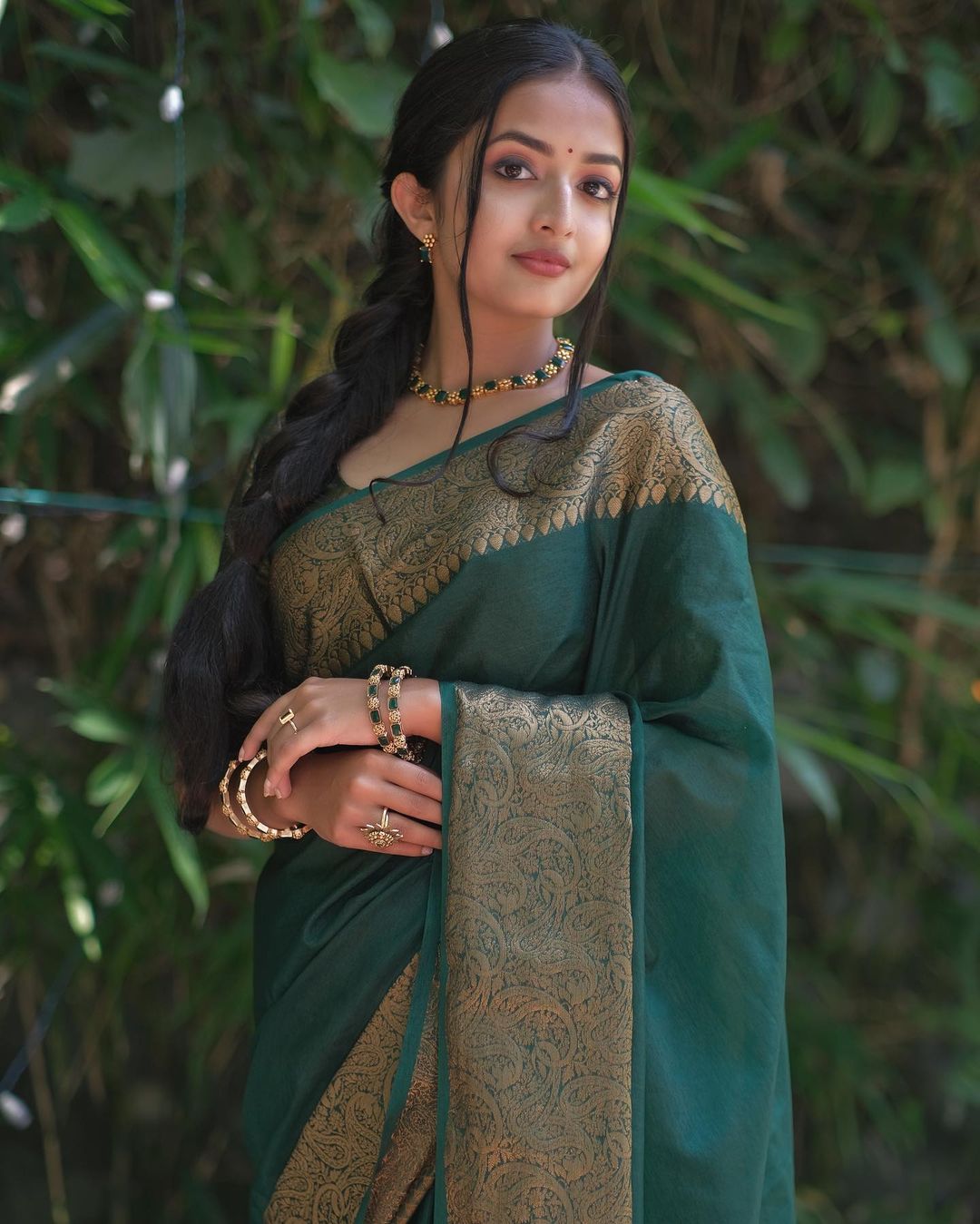 Attractive Dark Green Soft Silk Saree With Flameboyant Blouse Piece