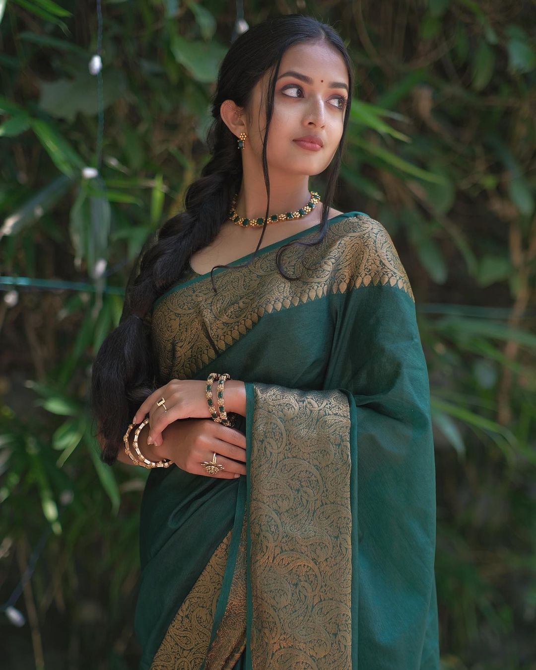 Attractive Dark Green Soft Silk Saree With Flameboyant Blouse Piece