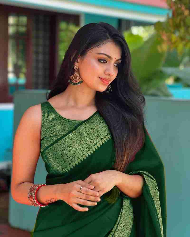 Flattering Green Soft Silk Saree With Smashing Blouse Piece