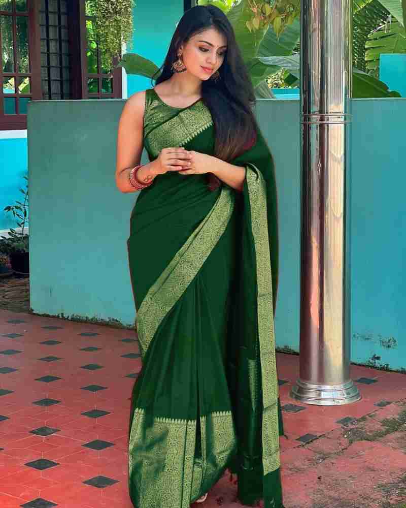 Flattering Green Soft Silk Saree With Smashing Blouse Piece