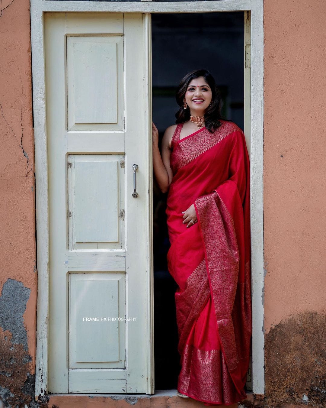 Sonorous Red Soft Silk Saree With Confounding Blouse Piece