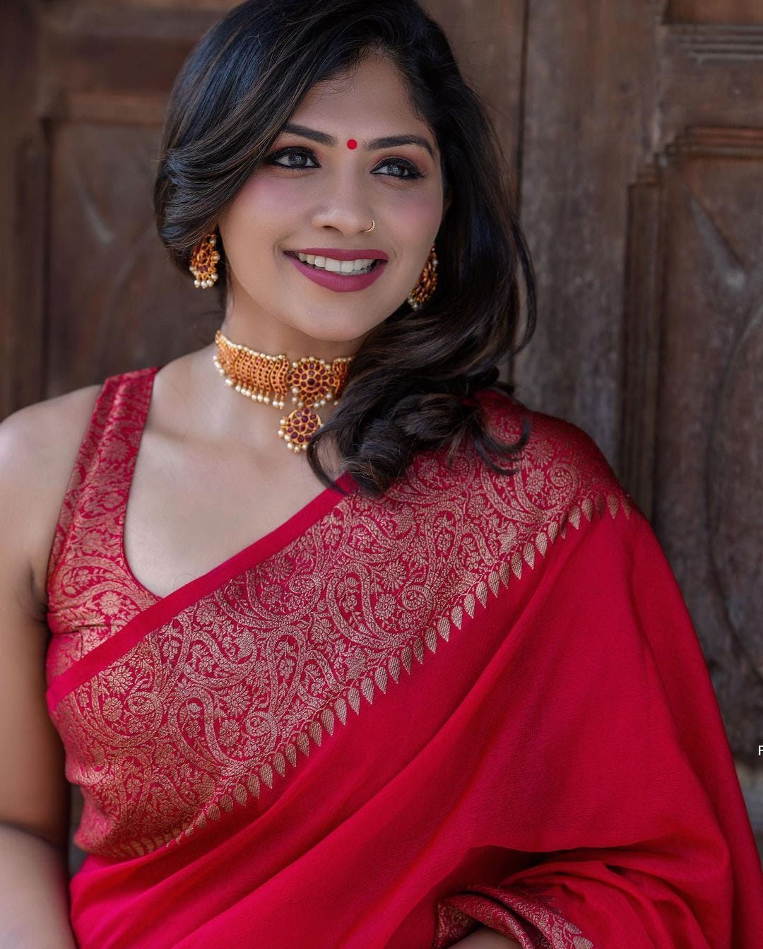 Sonorous Red Soft Silk Saree With Confounding Blouse Piece