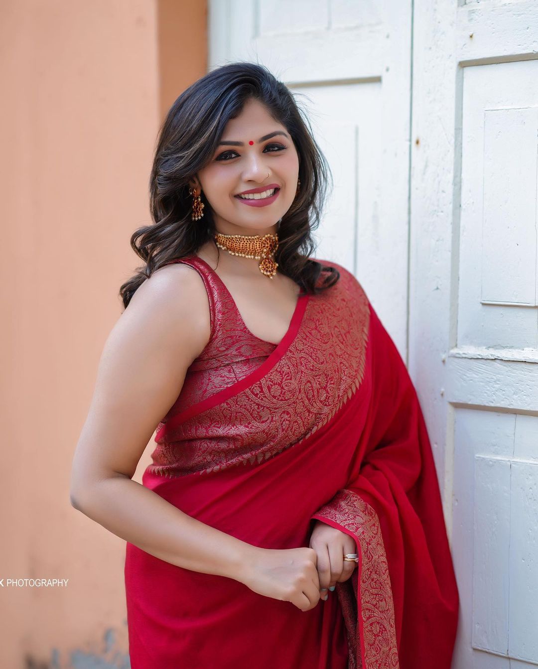 Sonorous Red Soft Silk Saree With Confounding Blouse Piece