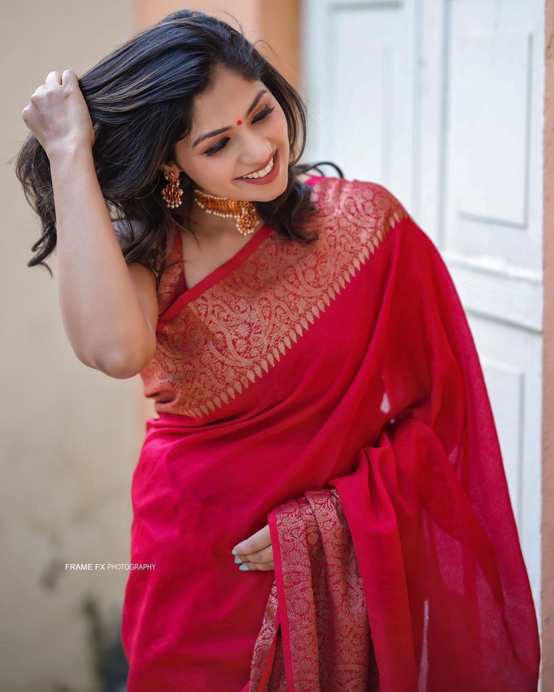 Sonorous Red Soft Silk Saree With Confounding Blouse Piece