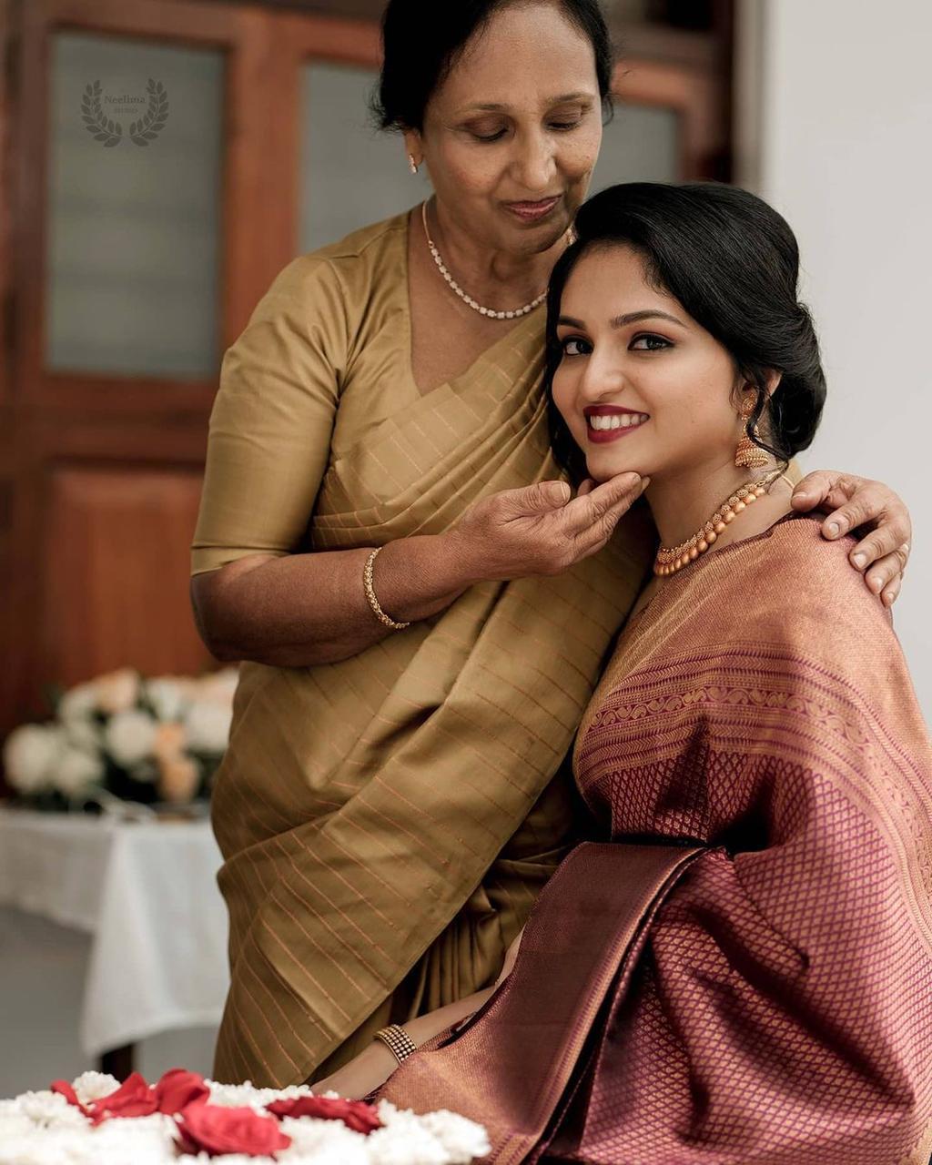 Jubilant Maroon Soft Silk Saree With Snappy Blouse Piece