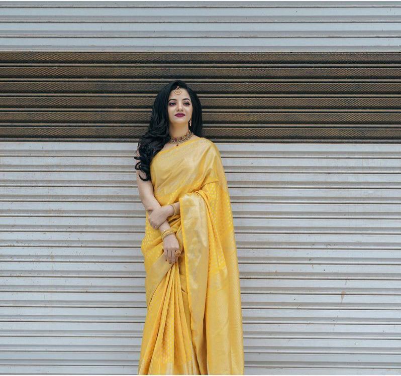 Amiable Yellow Soft Banarasi Silk Saree With Mesmeric Blouse Piece