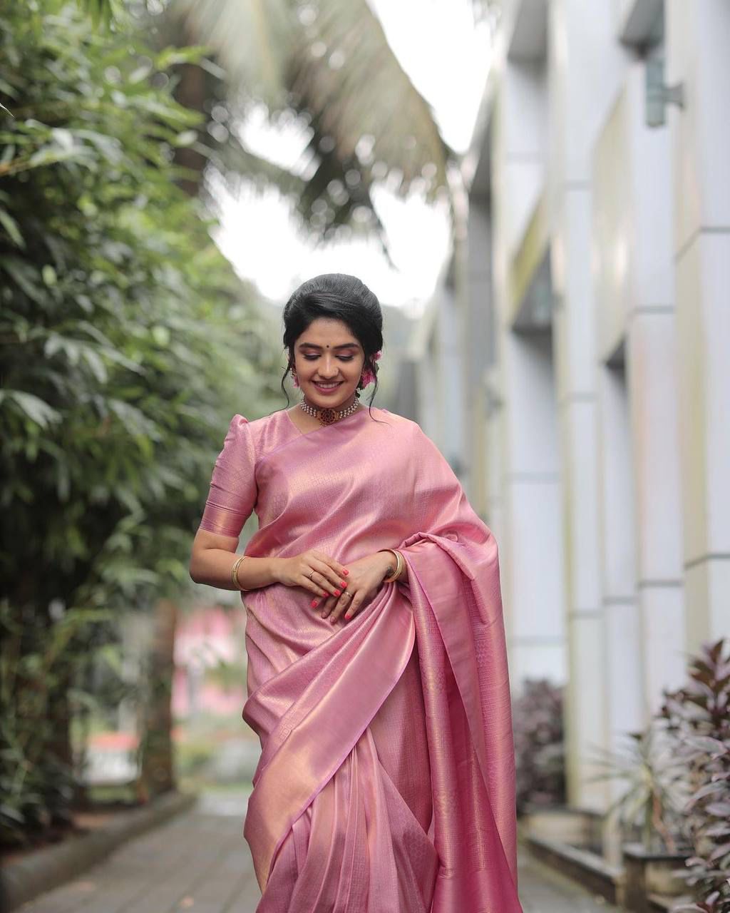 Embrocation Pink Soft Silk Saree With Snazzy Blouse Piece