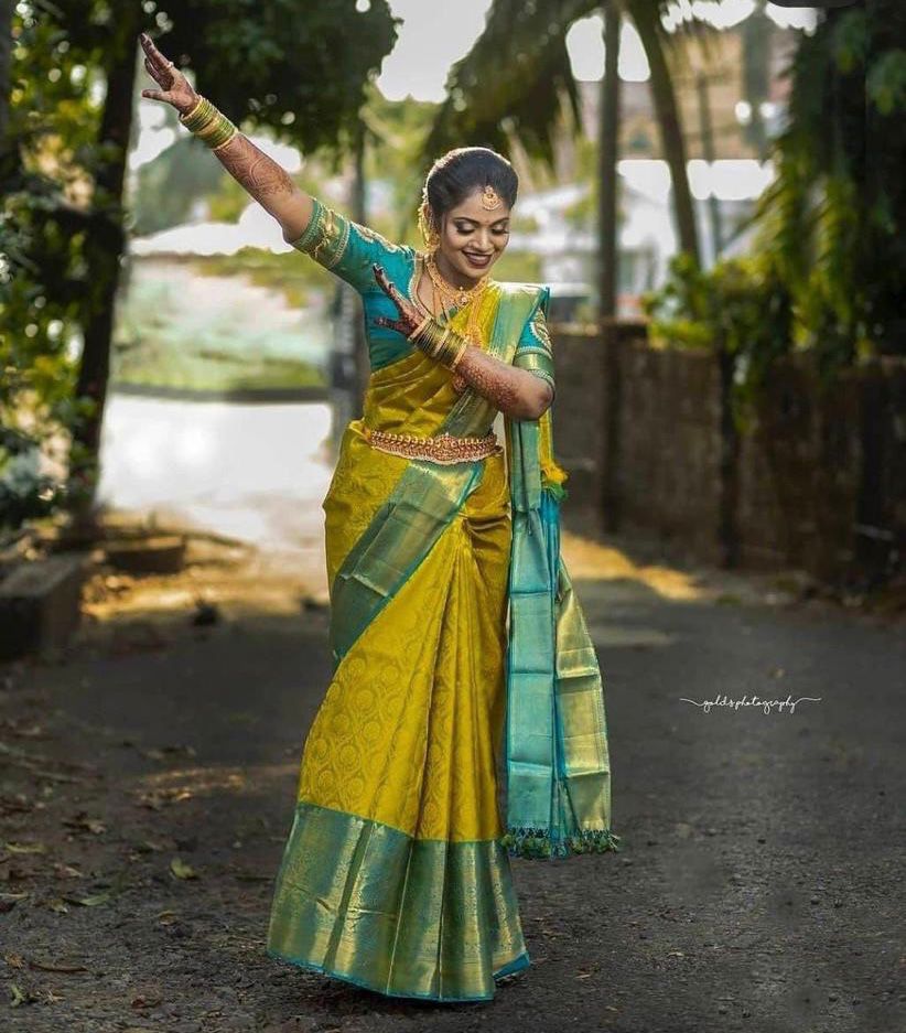 Mesmeric Yellow Soft Banarasi Silk Saree With Engrossing Blouse Piece