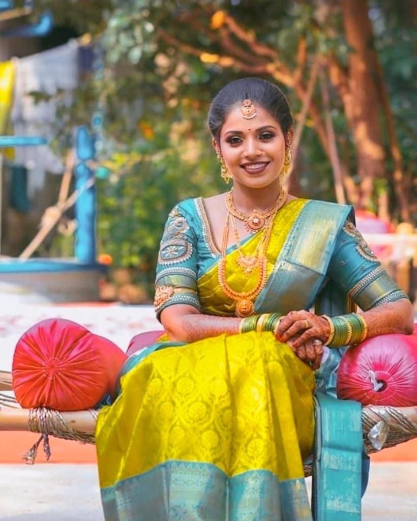 Mesmeric Yellow Soft Banarasi Silk Saree With Engrossing Blouse Piece