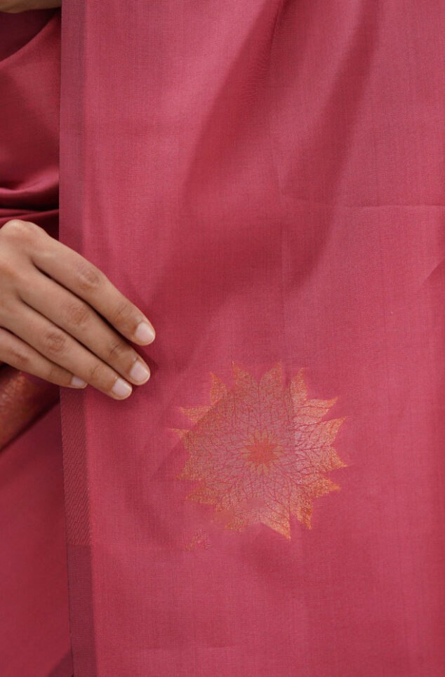 Enthralling Pink Soft Silk Saree With Surreptitious Blouse Piece