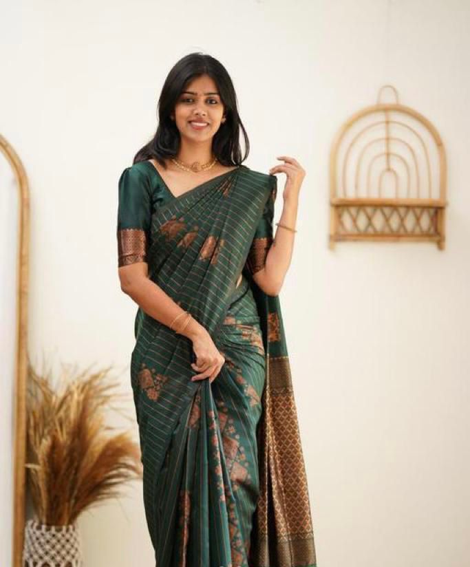 Easy on the eyes Dark Green Soft Silk Saree With Girlish Blouse Piece