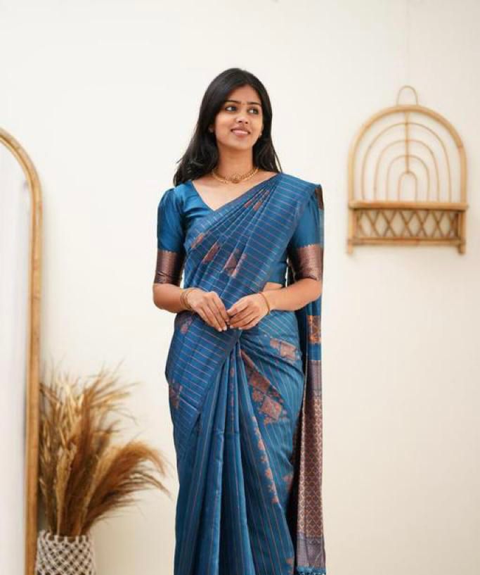 Scrumptious Rama Soft Silk Saree With Sempiternal Blouse Piece