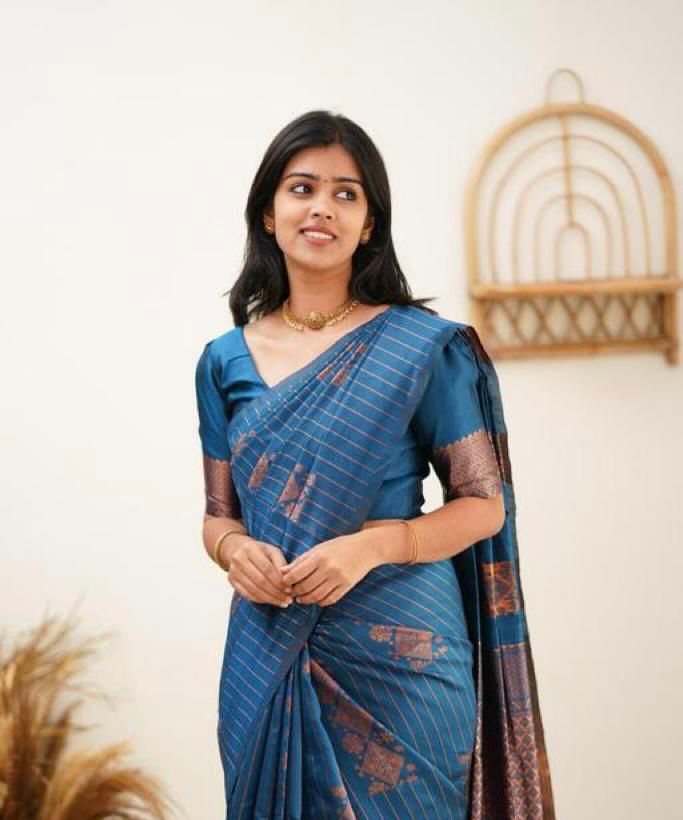 Scrumptious Rama Soft Silk Saree With Sempiternal Blouse Piece