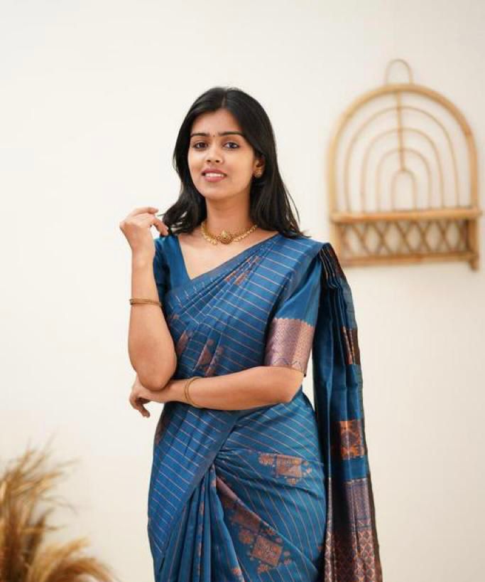 Scrumptious Rama Soft Silk Saree With Sempiternal Blouse Piece