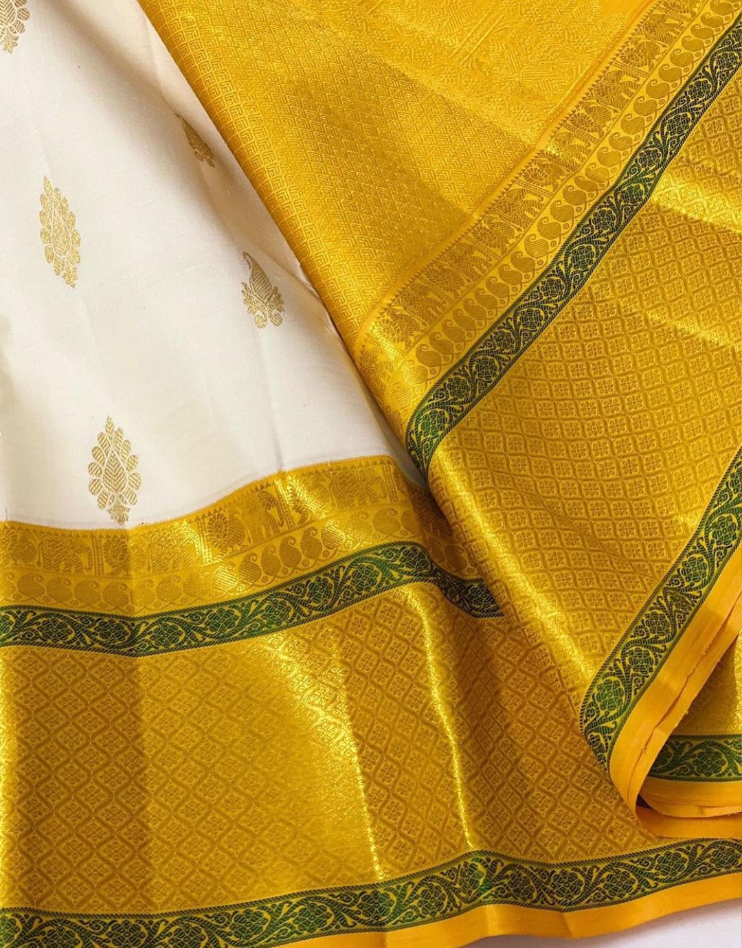 Palimpsest Off White Soft Silk Saree With Staring Blouse Piece