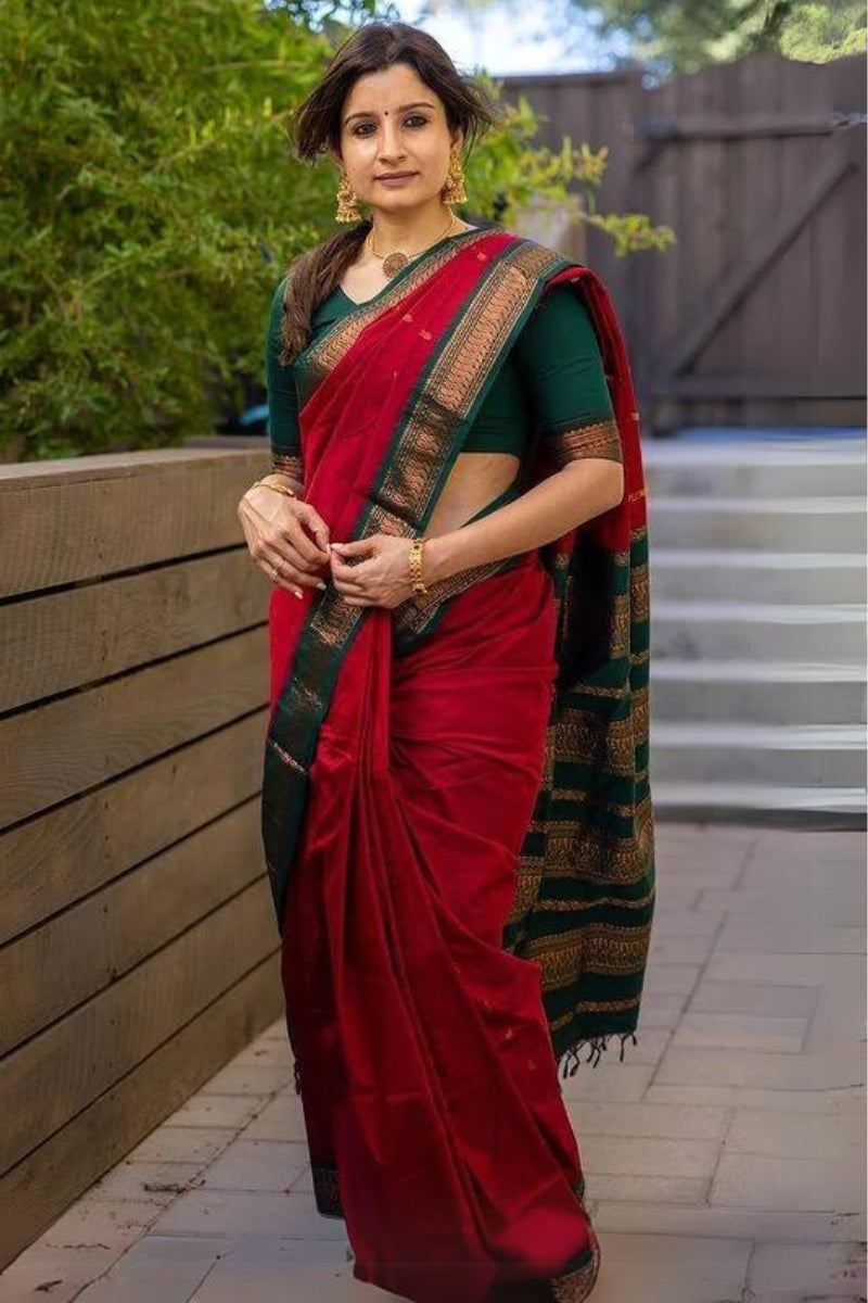 Unique Red Soft Silk Saree With Comely Blouse Piece