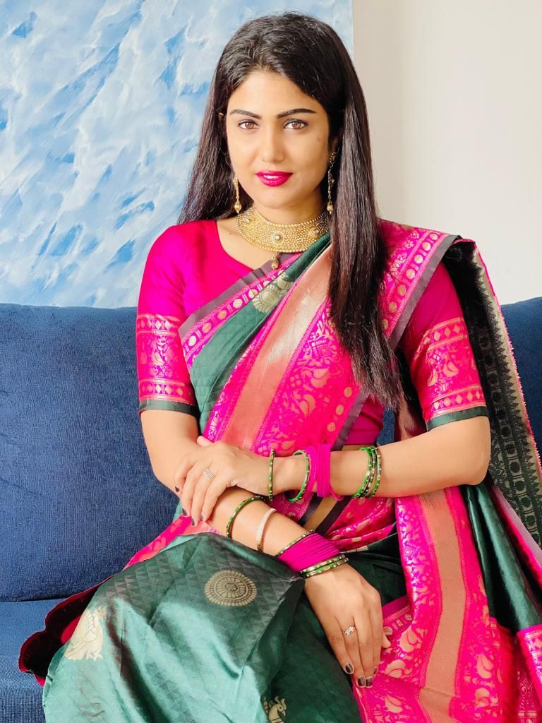 Beguiling Green Soft Silk Saree With Radiant Blouse Piece