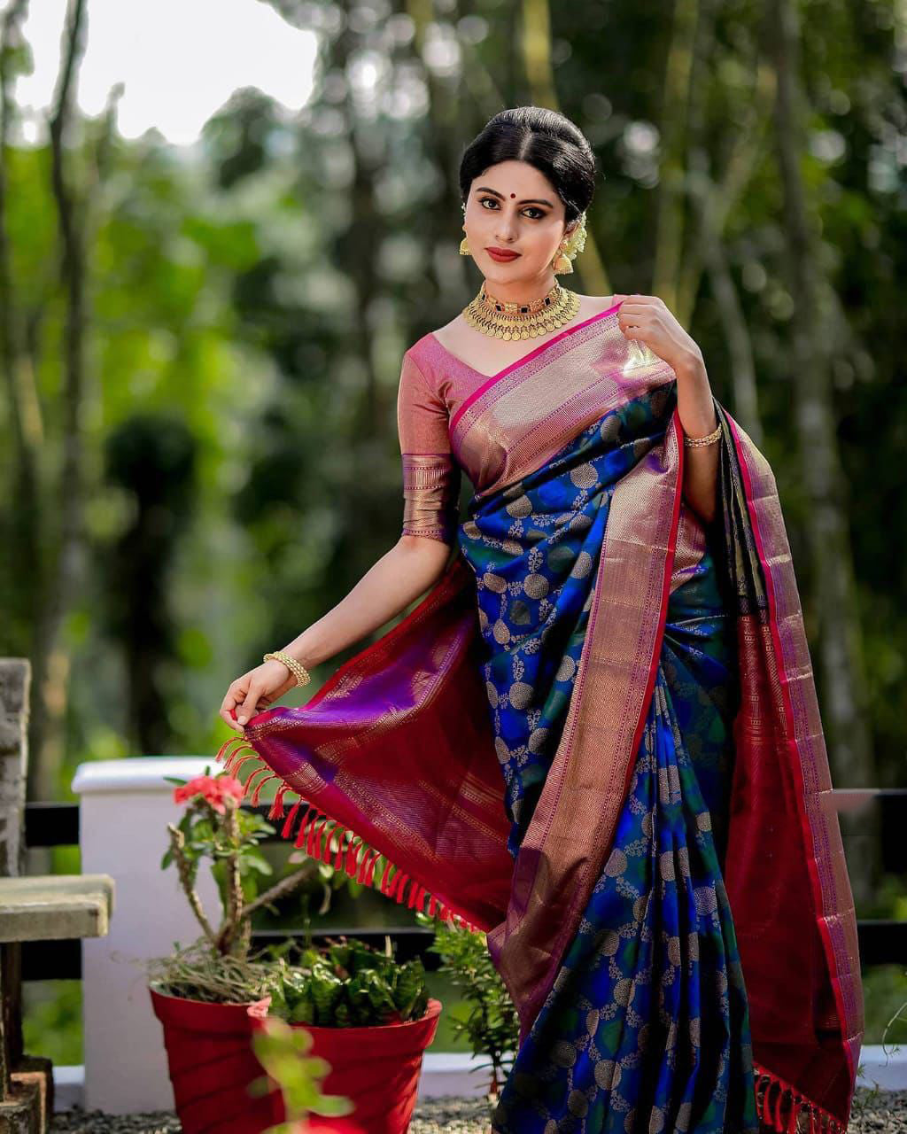 Beguiling Blue Soft Silk Saree With Stunner Blouse Piece