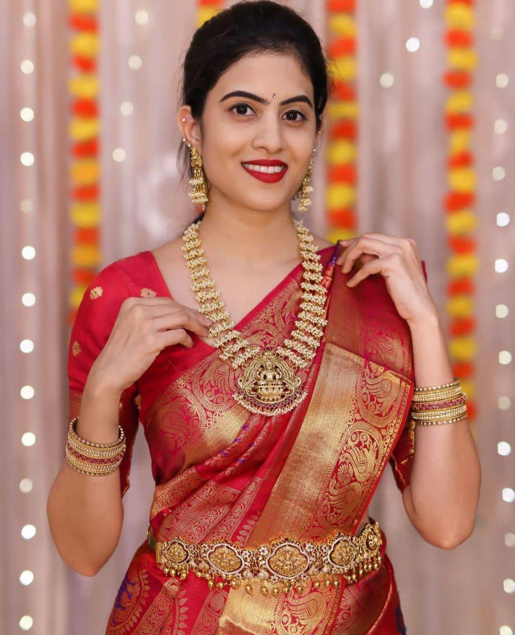 Ravishing Red Soft Banrasi Silk Saree With Alluring Blouse Piece