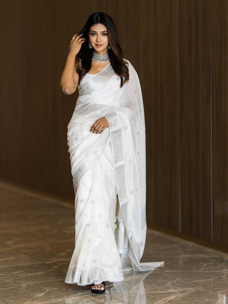 Alluring White Cotton Silk Saree With Lassitude Blouse Piece