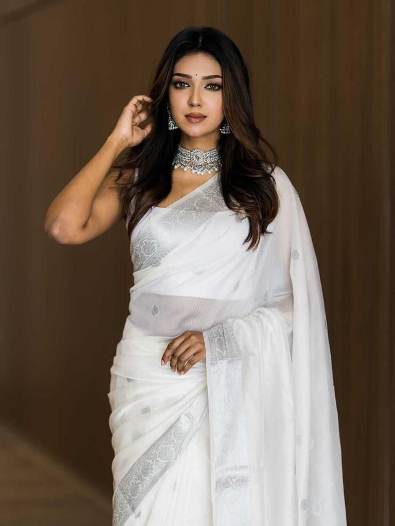 Alluring White Cotton Silk Saree With Lassitude Blouse Piece