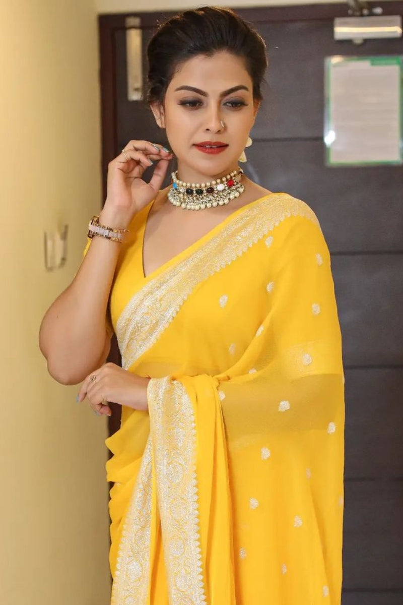 Glowing Yellow Cotton Silk Saree With Imaginative Blouse Piece