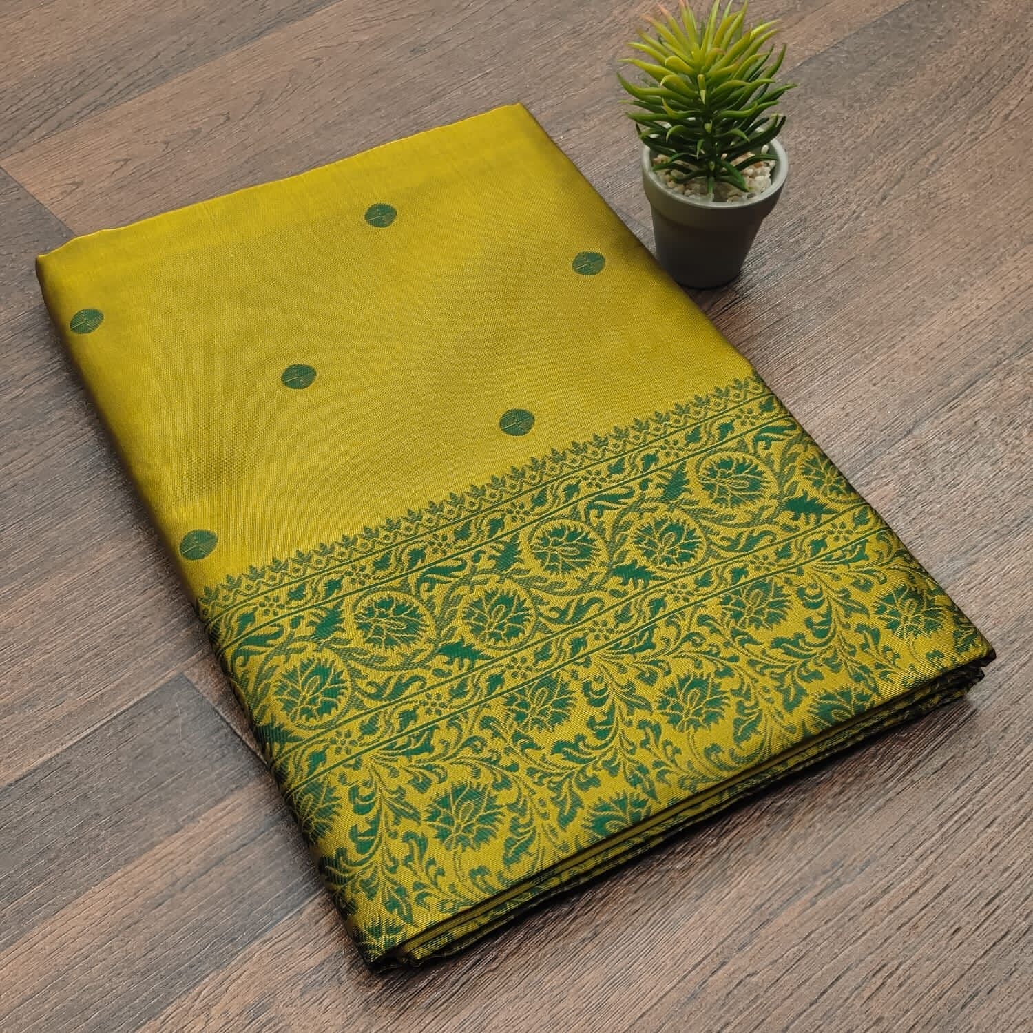Winsome Mehandi Soft Silk Saree With Moiety Blouse Piece