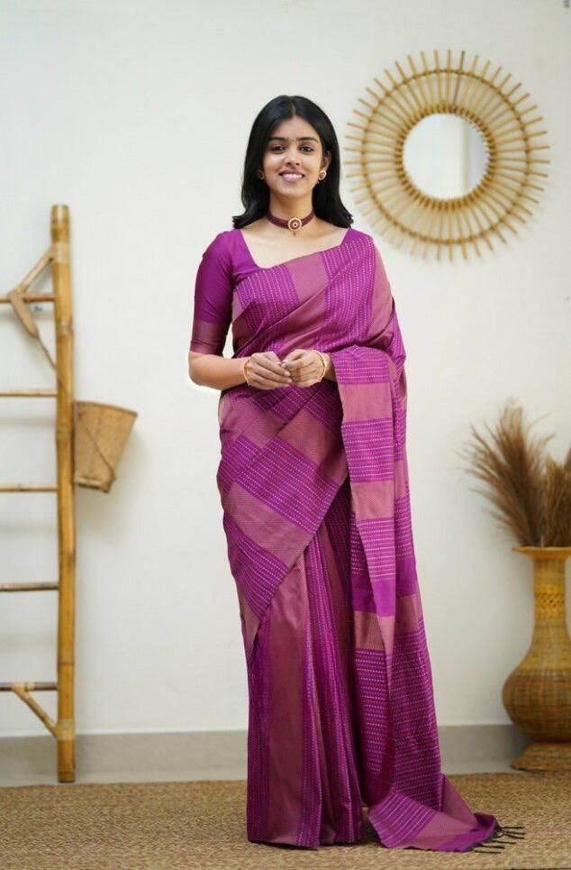 Scintilla Magenta Soft Silk Saree With Seraglio Blouse Piece