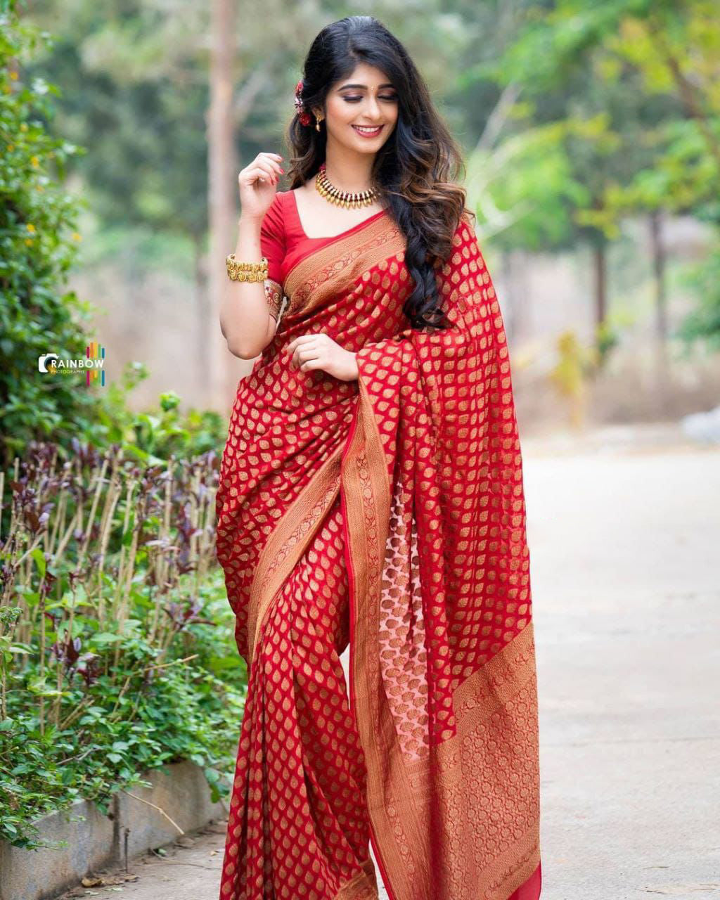 Flameboyant Red Soft Silk Saree With Beguiling Pink Blouse Piece