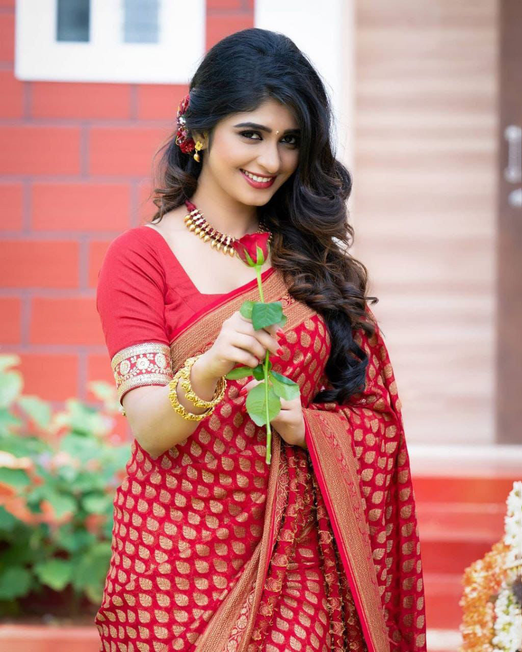 Flameboyant Red Soft Silk Saree With Beguiling Pink Blouse Piece
