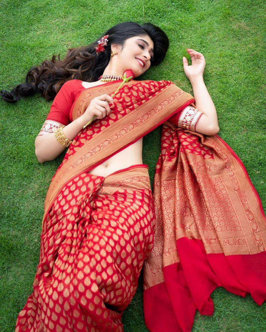 Flameboyant Red Soft Silk Saree With Beguiling Pink Blouse Piece