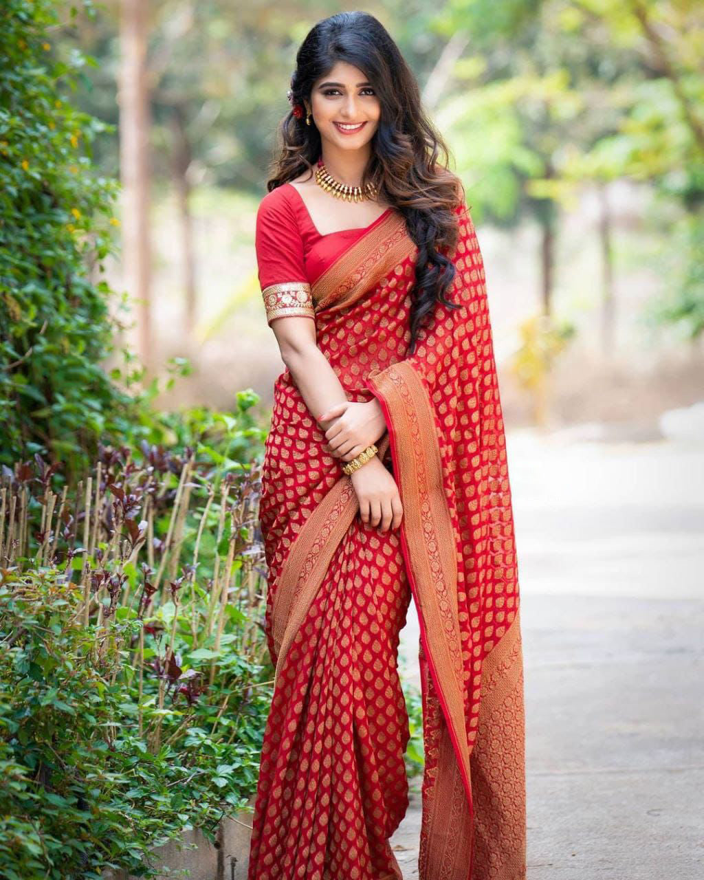 Flameboyant Red Soft Silk Saree With Beguiling Pink Blouse Piece