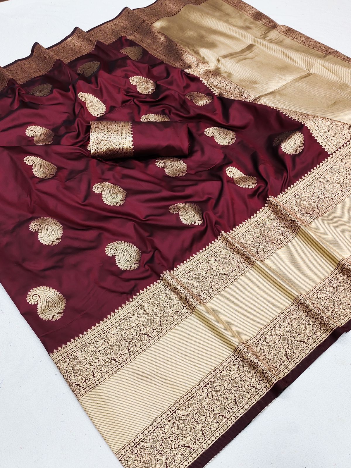 Preferable Maroon Soft Banarasi Silk Saree With Alluring Blouse Piece