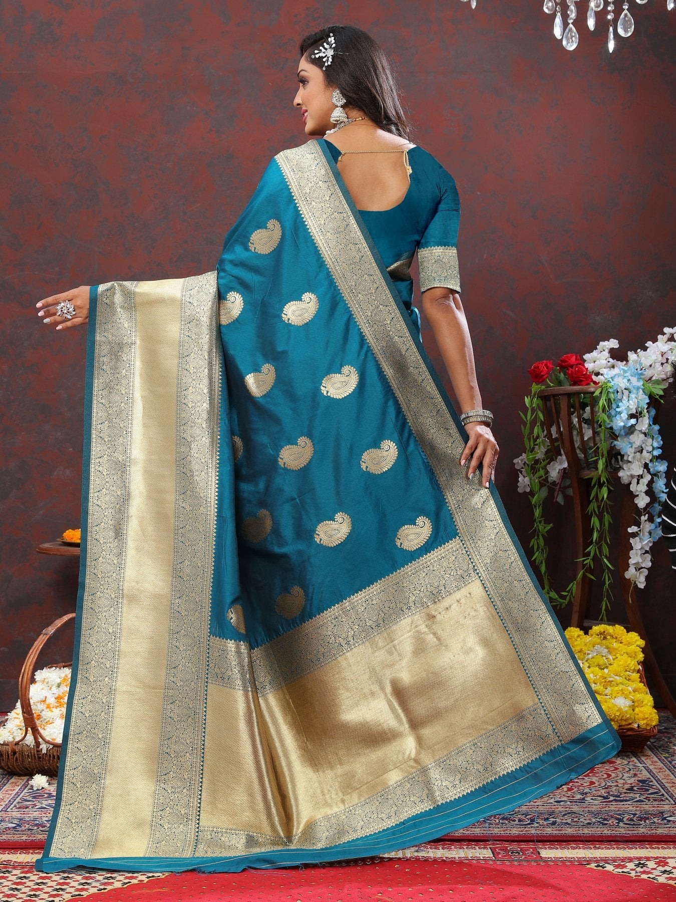 Blissful Rama Soft Banarasi Silk Saree With Pulsating Blouse Piece