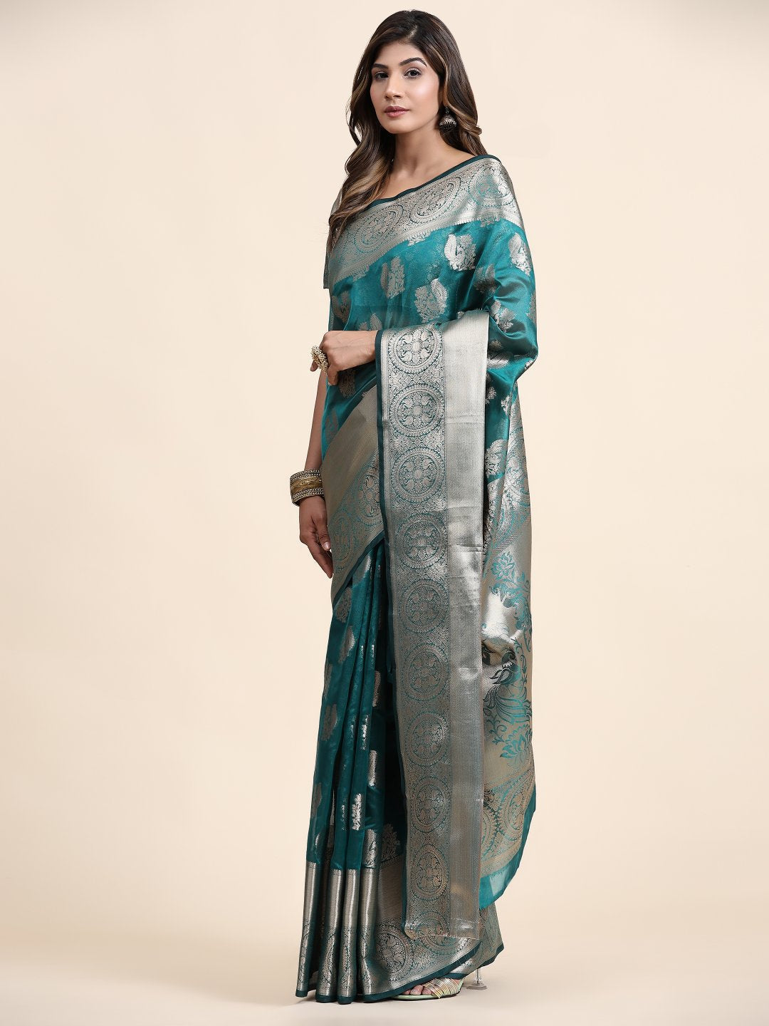 Dissemble Rama Organza Silk Saree With Enamoring Blouse Piece