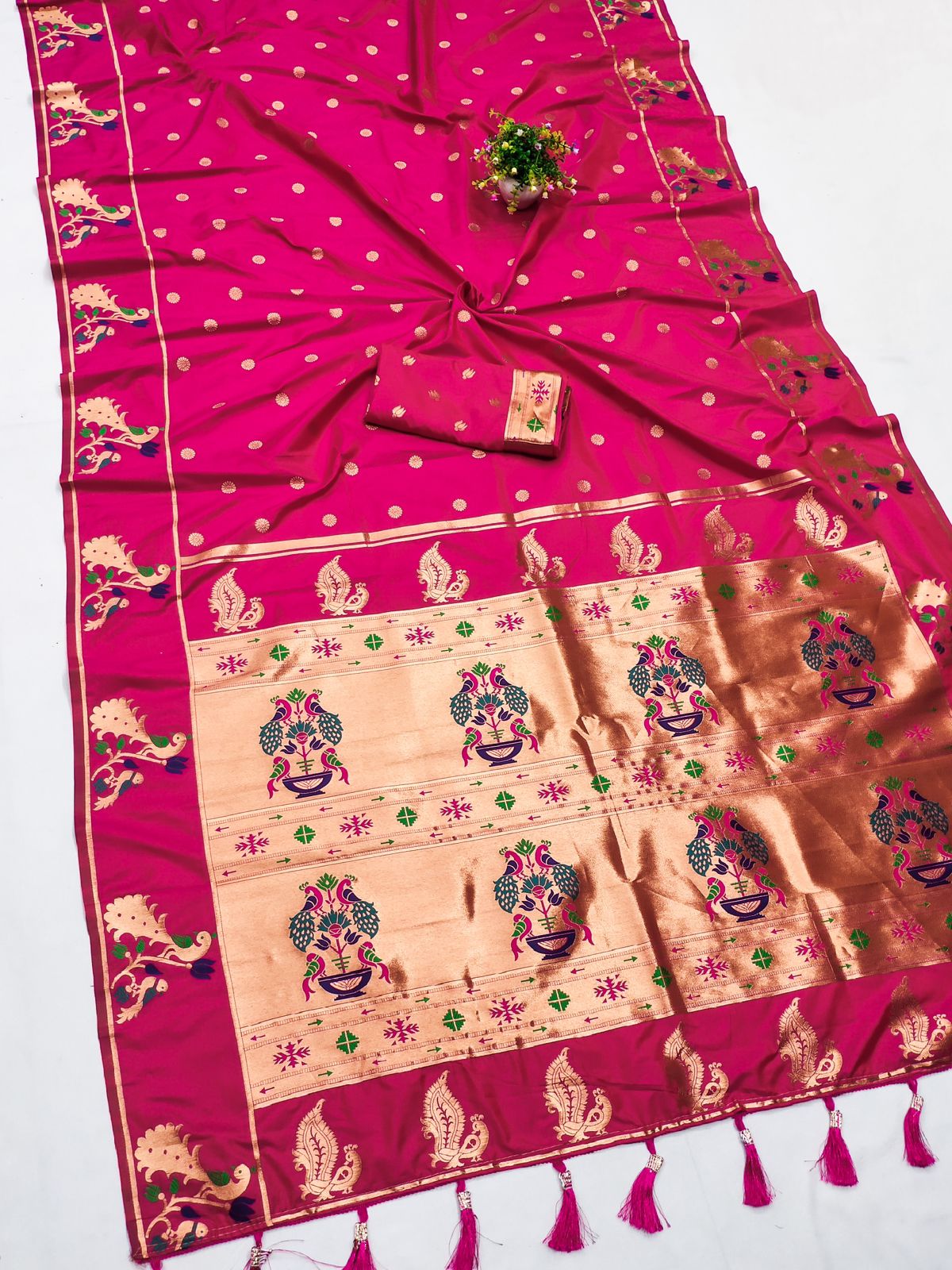 Captivating Dark Pink Paithani Silk Saree With Jubilant Blouse Piece