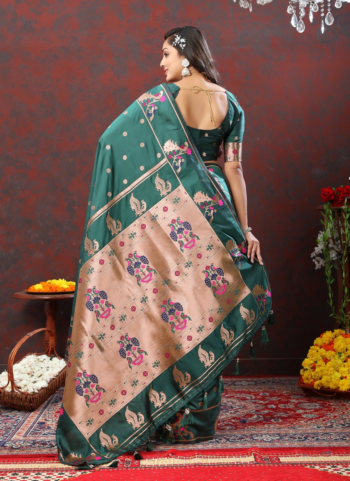 Ailurophile Rama Paithani Silk Saree With Winsome Blouse Piece