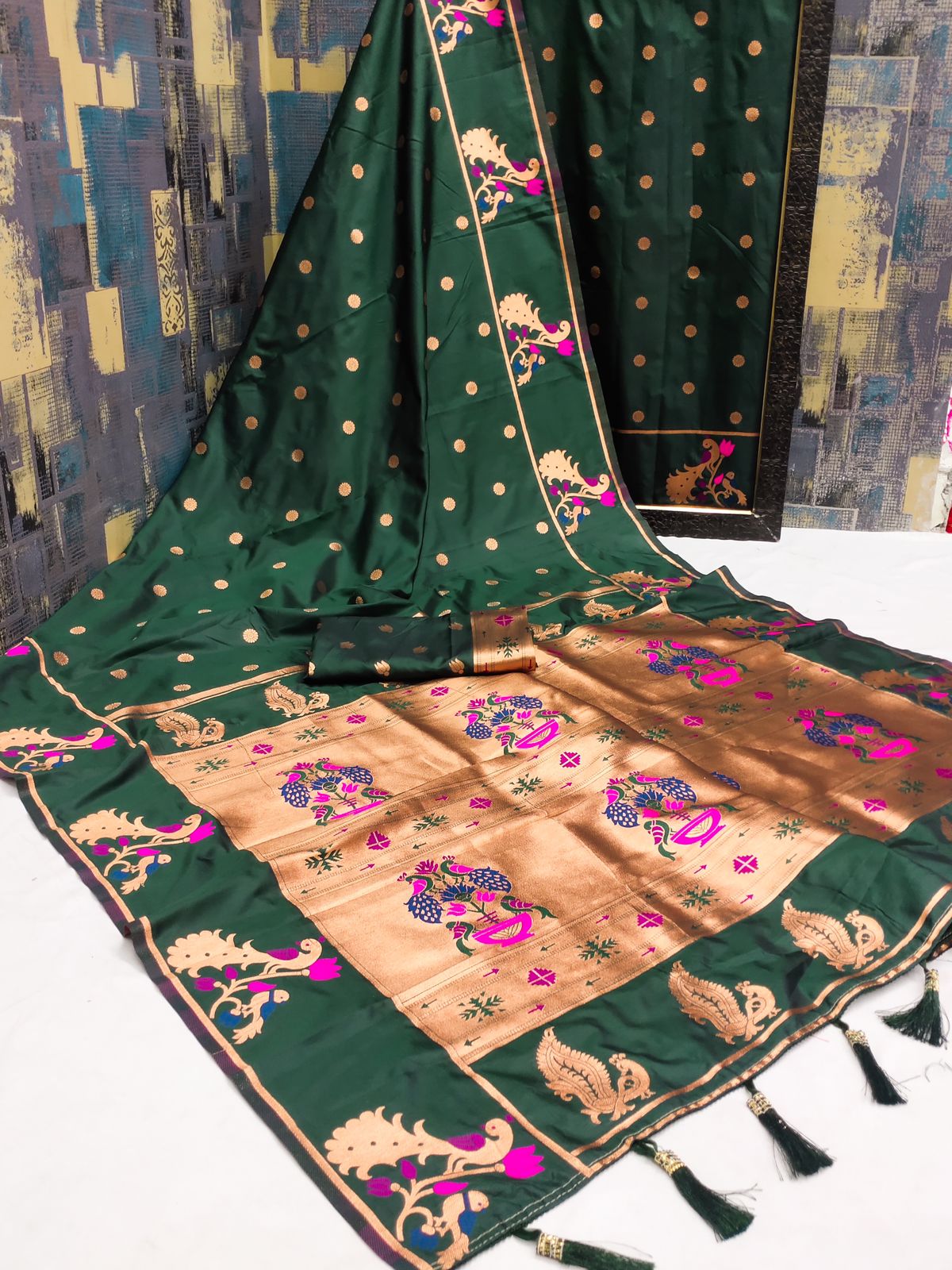 Ailurophile Rama Paithani Silk Saree With Winsome Blouse Piece