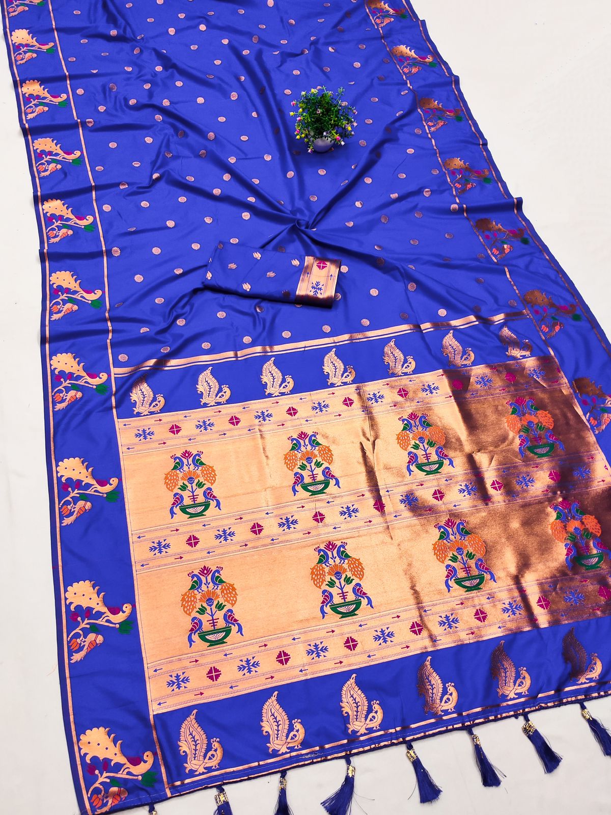 Arresting Royal Blue Paithani Silk Saree With Majestic Blouse Piece