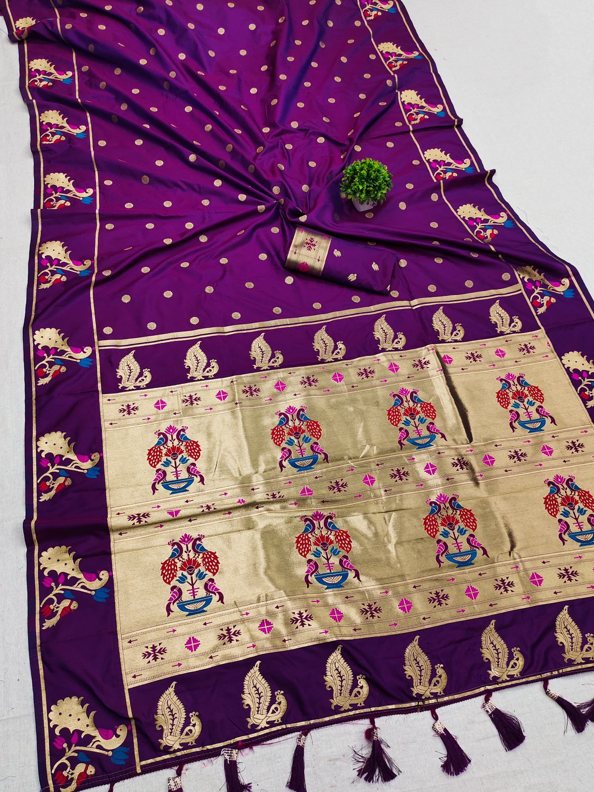 Cynosure Purple Paithani Silk Saree With Scintillating Blouse Piece