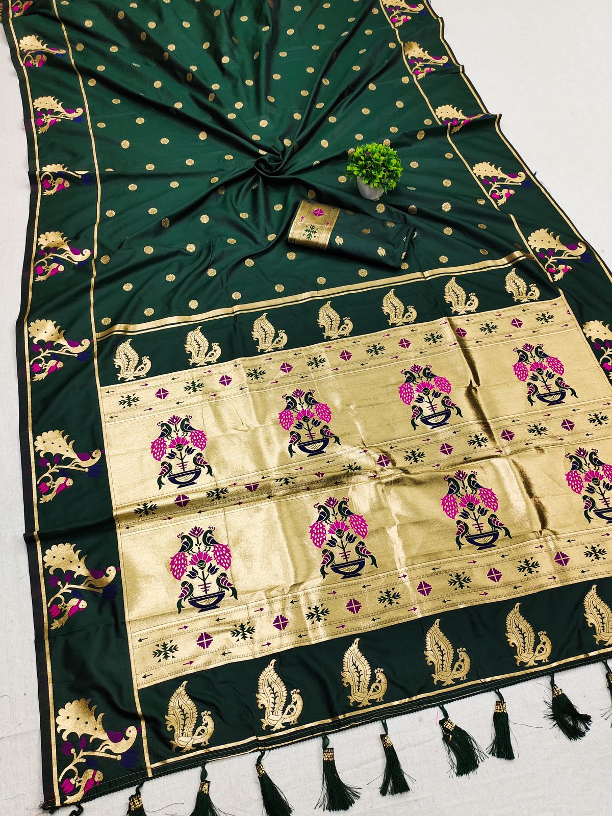 Dalliance Rama Paithani Silk Saree With Allure Blouse Piece