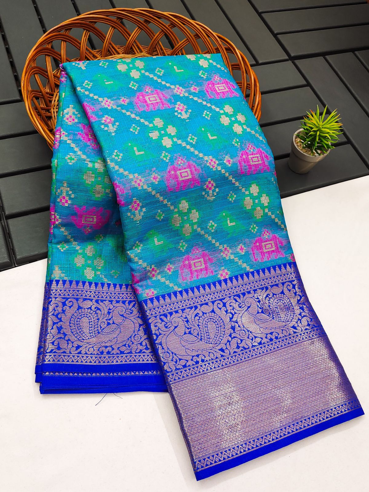 Bewitching Firozi Cotton Silk Saree With Resplendent Blouse Piece