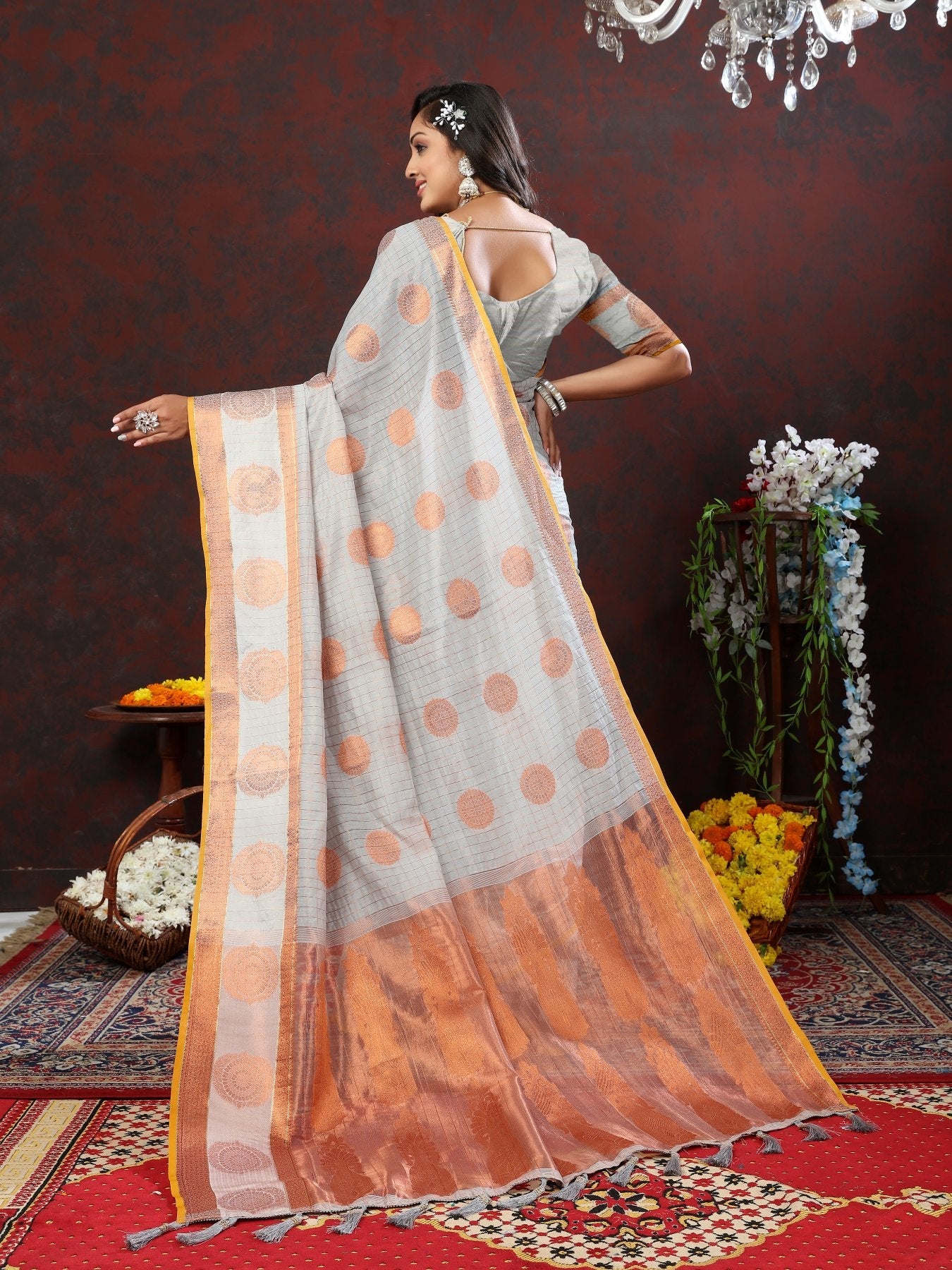 Stunner Grey Cotton Silk Saree With Magnificat Blouse Piece