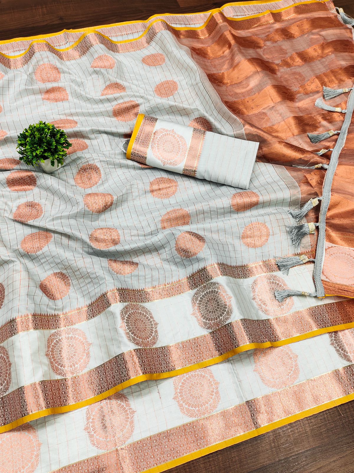 Stunner Grey Cotton Silk Saree With Magnificat Blouse Piece