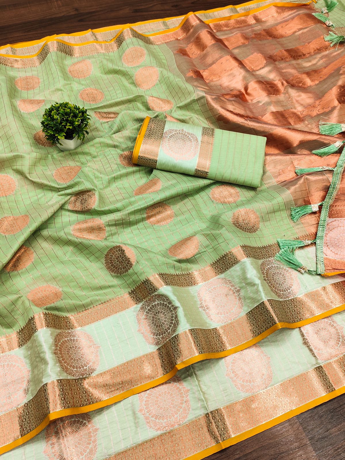 Entrancing Pista Cotton Silk Saree With Tempting Blouse Piece