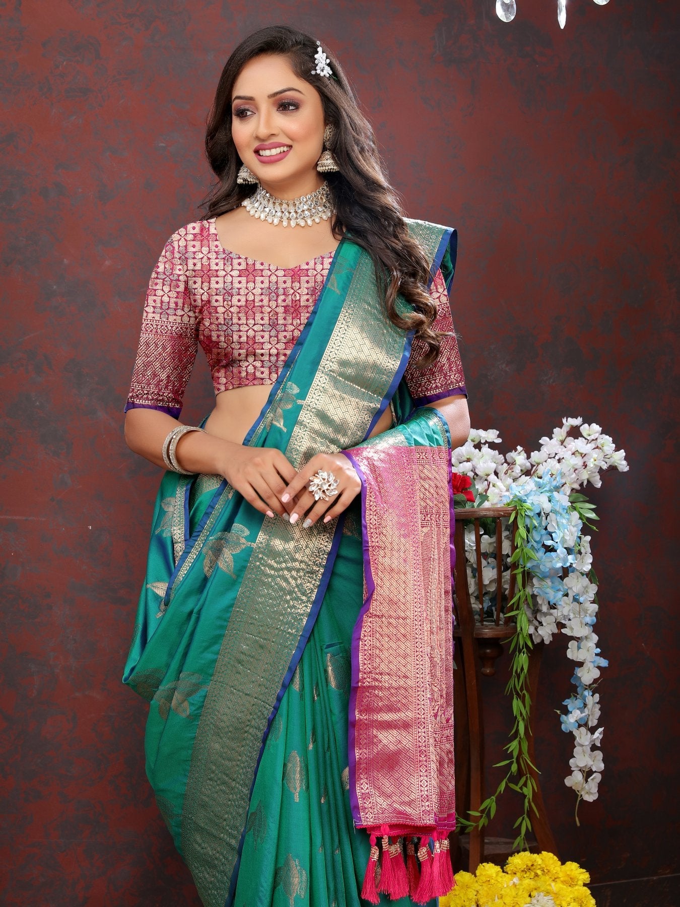 Energetic Green Soft Banarasi Silk Saree With Denouement Blouse Piece