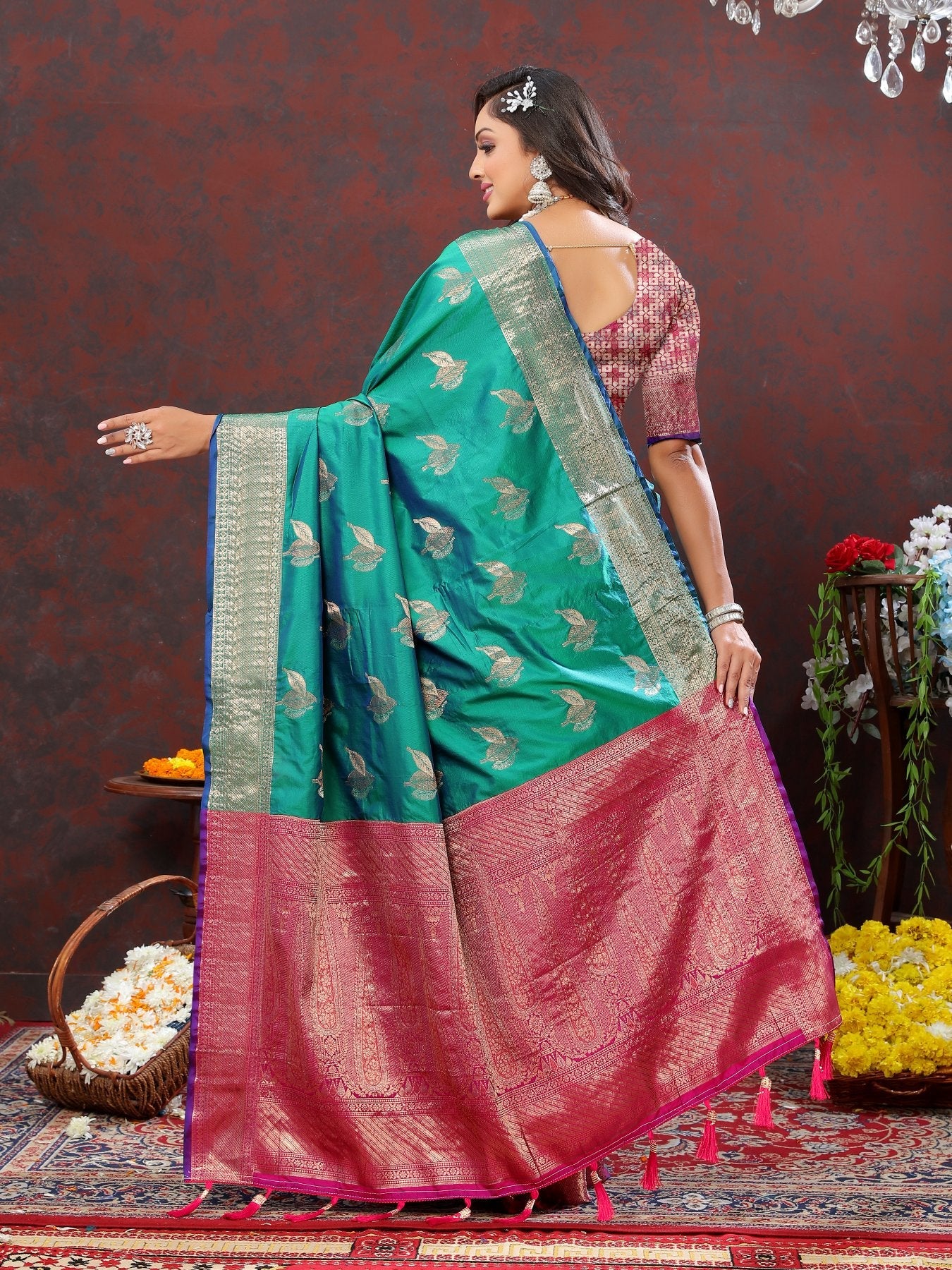 Energetic Green Soft Banarasi Silk Saree With Denouement Blouse Piece