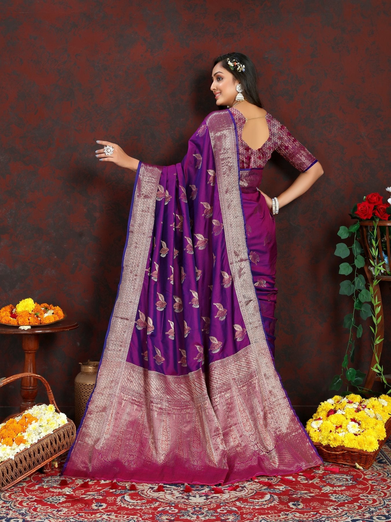 Gleaming Purple Soft Banarasi Silk Saree With Magnetic Blouse Piece