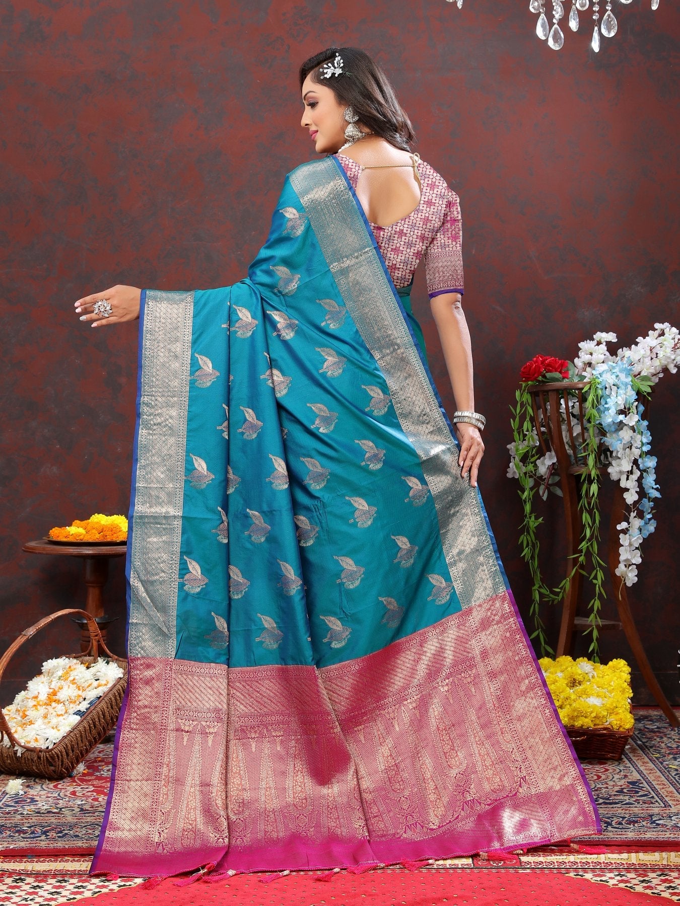 Sophisticated Rama Soft Banarasi Silk Saree With Devastating Blouse Piece