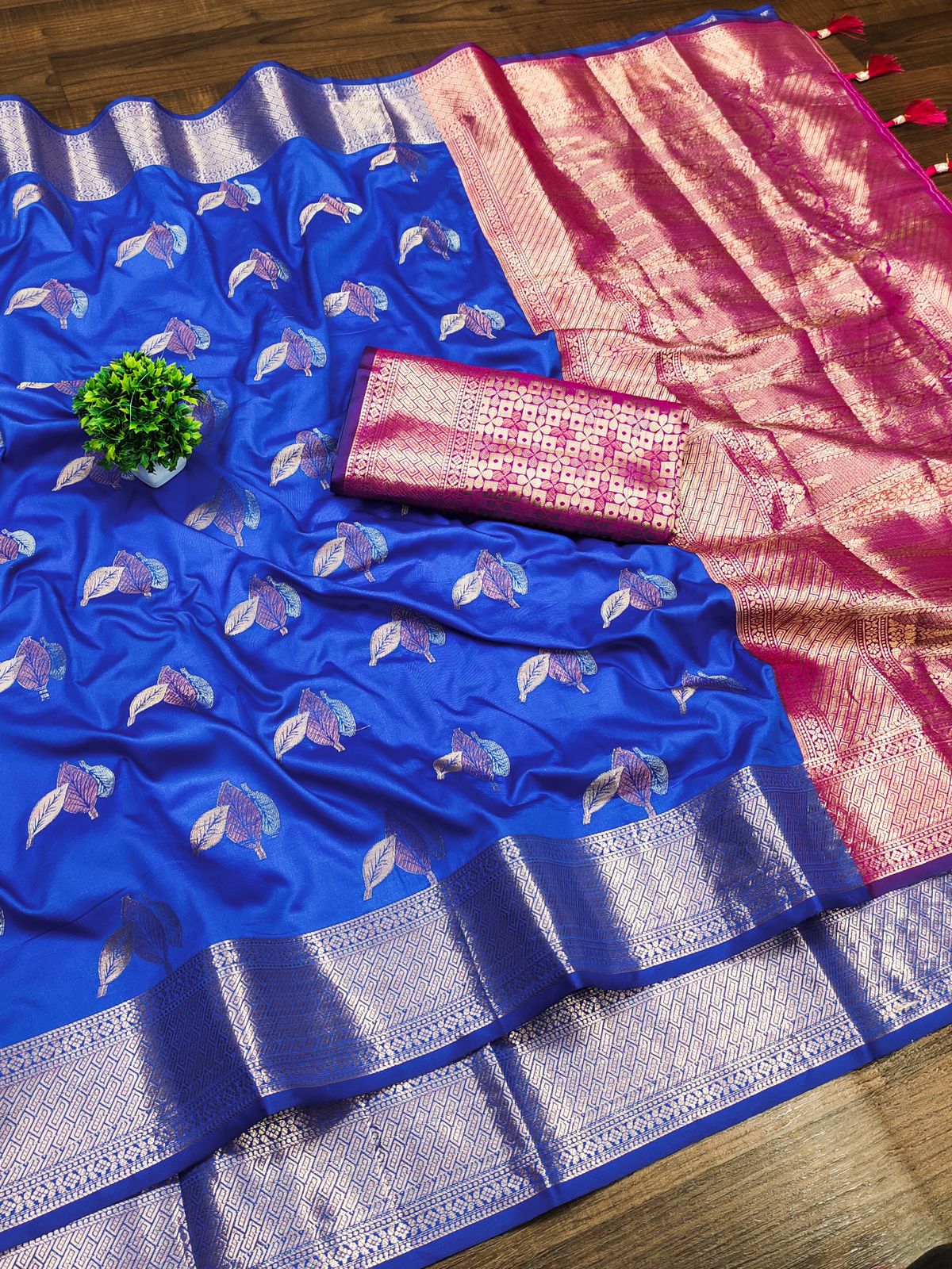 Fugacious Royal Blue Soft Banarasi Silk Saree With Inspiring Blouse Piece